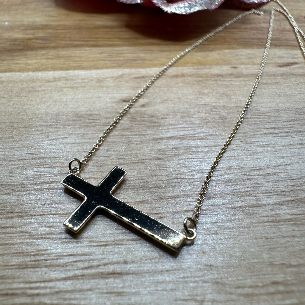 Cross necklace 14kt gold